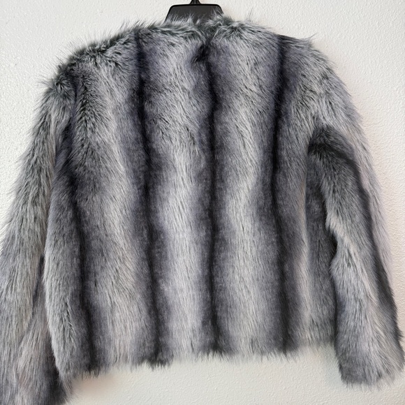 Elegant Faux Fur Teddy Jacket in Gray - Picture 9 of 10